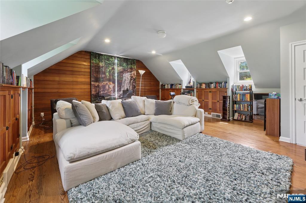 1271 Alicia Avenue, Teaneck, NJ 07666 Listing Photo  9