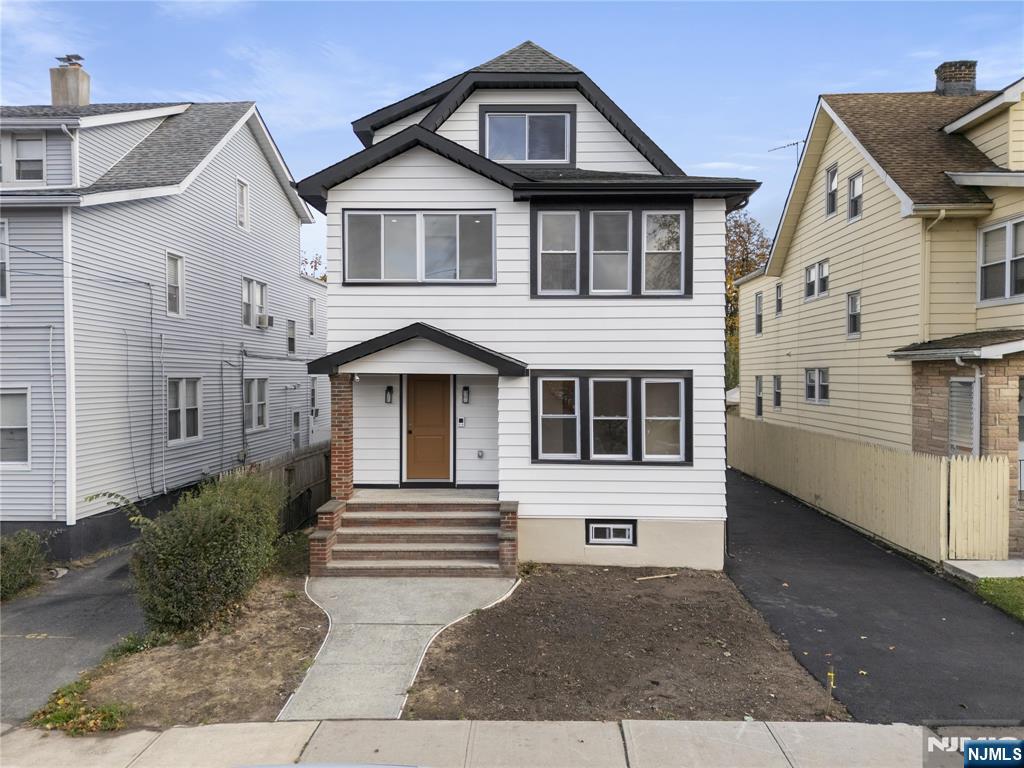 218 Ampere Parkway - Photo 1