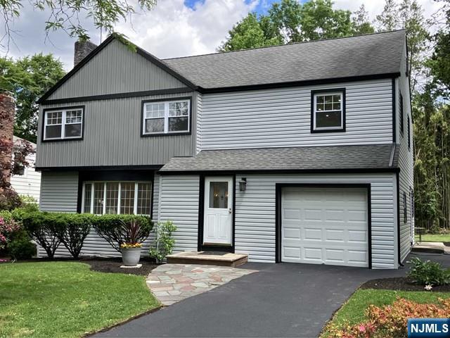 701 Sunderland Rd, Teaneck, NJ 07666
