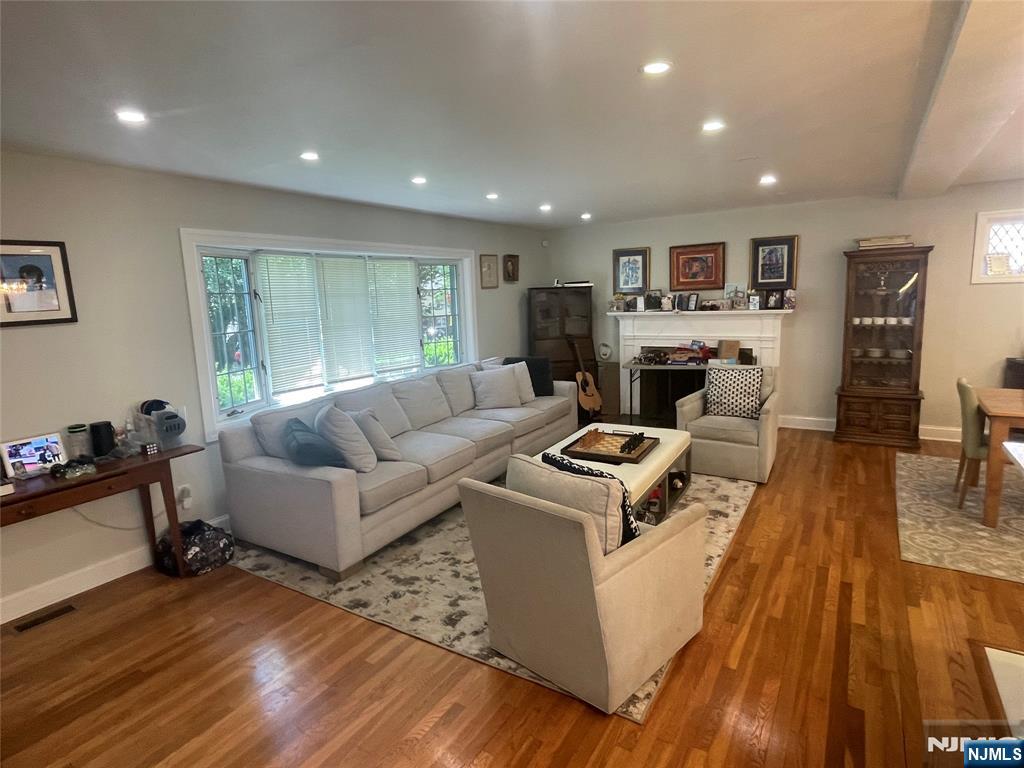 701 Sunderland Road - Photo 3