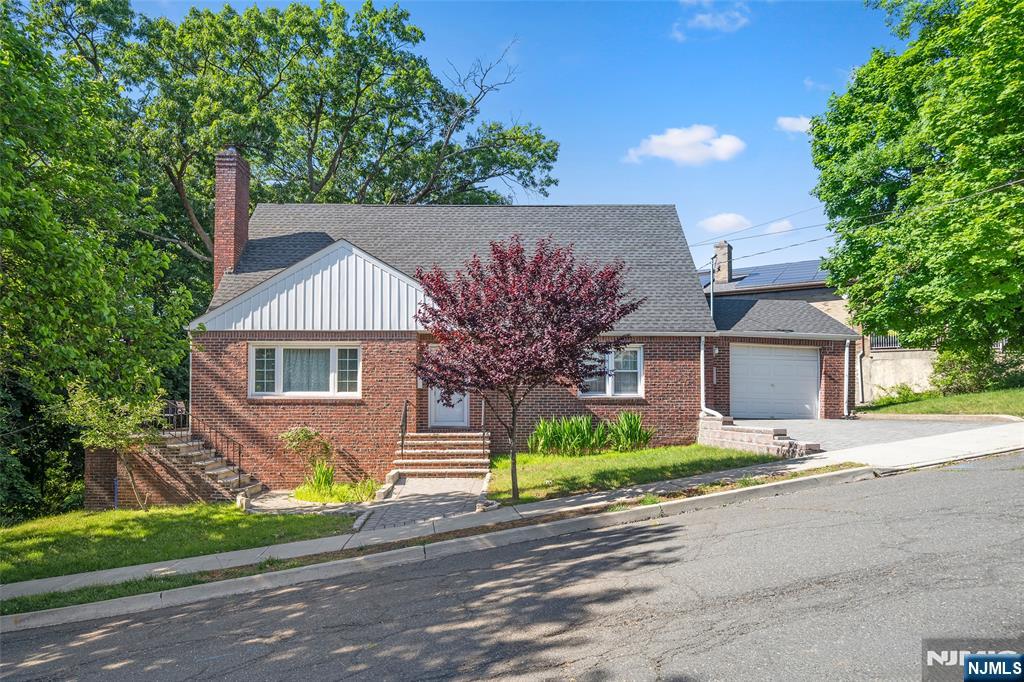 553 Ray Avenue - Photo 1