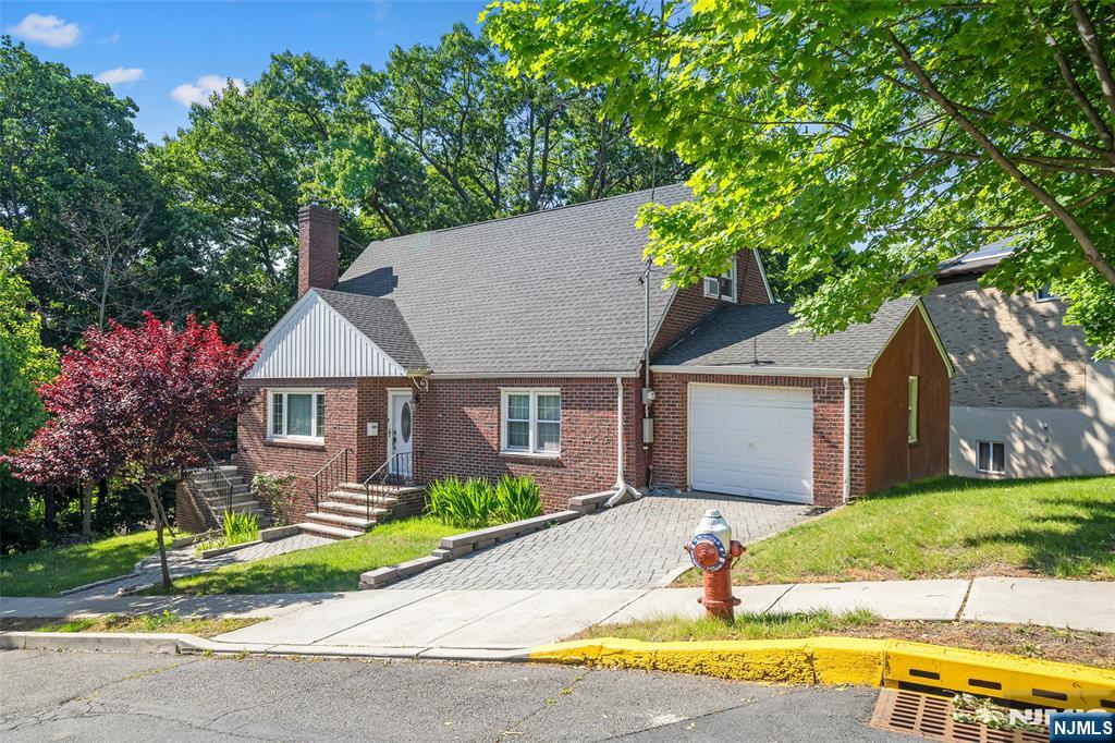 553 Ray Avenue - Photo 2