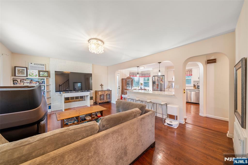 553 Ray Avenue - Photo 3