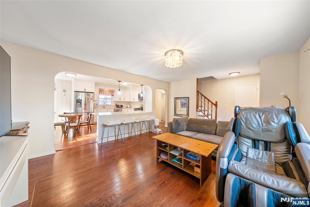 553 Ray Avenue - Photo 5