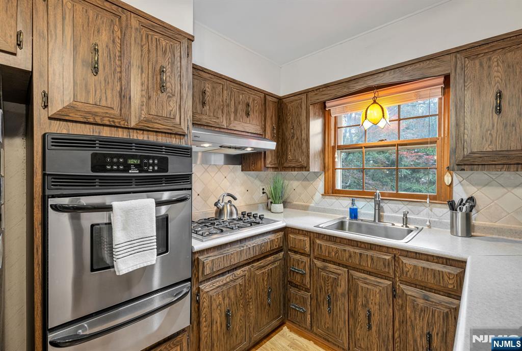 76 Ross Avenue — photo 11