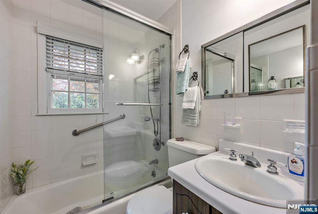 76 Ross Avenue — photo 20