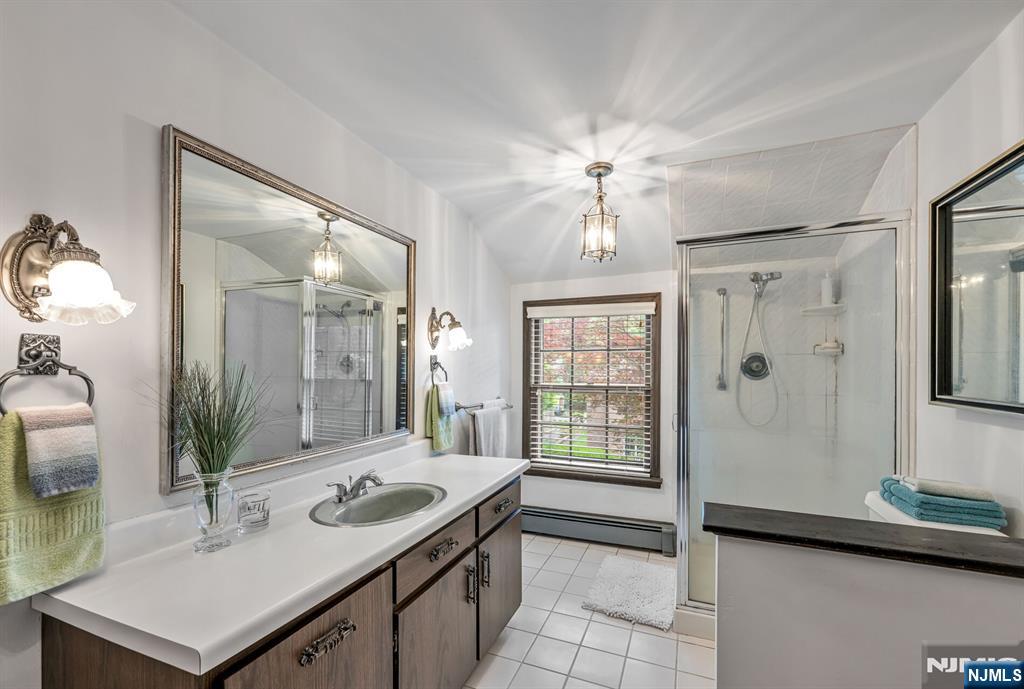 76 Ross Avenue — photo 23
