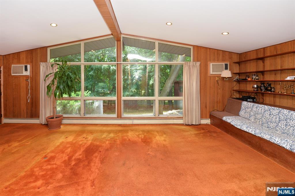 235 Godwin Ave, Wyckoff, NJ 07481