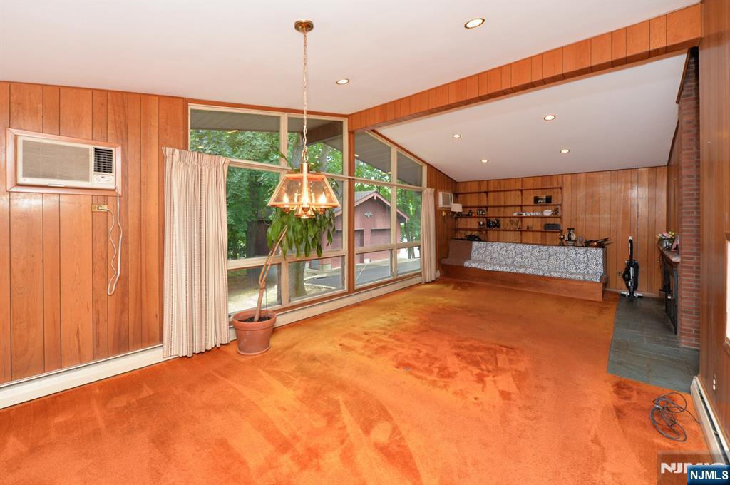 235 Godwin Ave, Wyckoff, NJ 07481