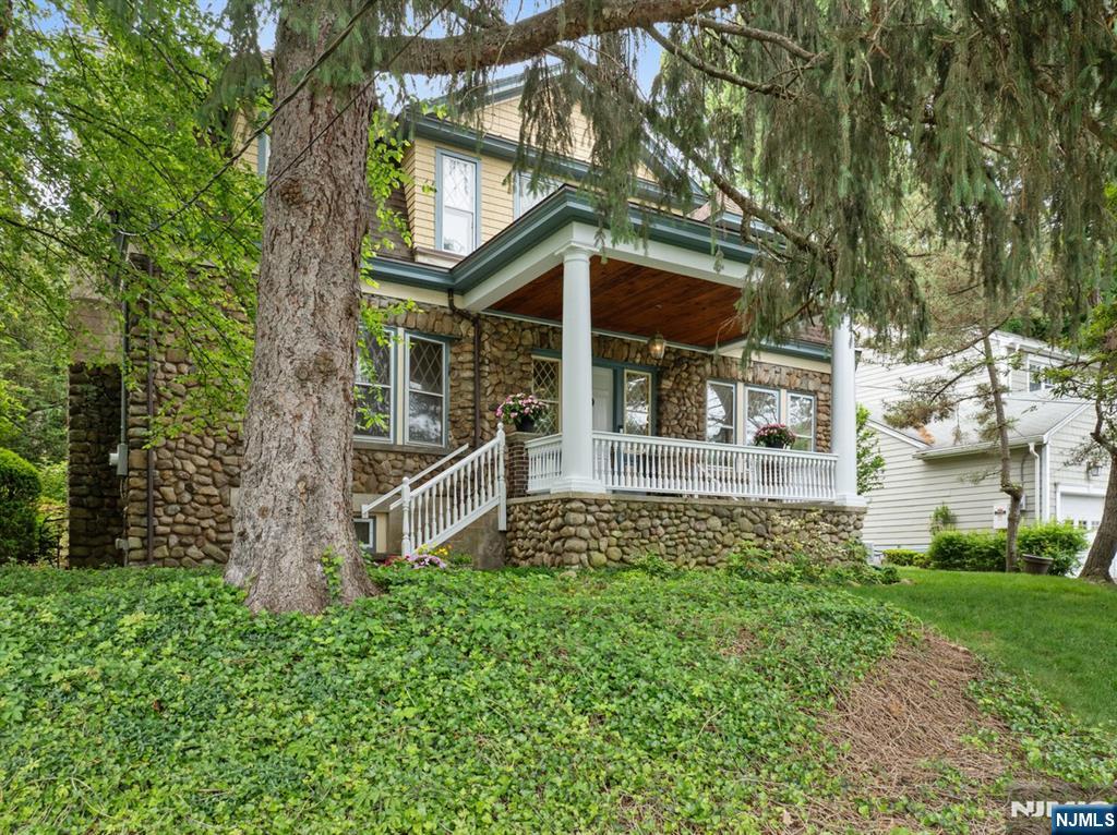 164 S Highwood Avenue - Photo 2
