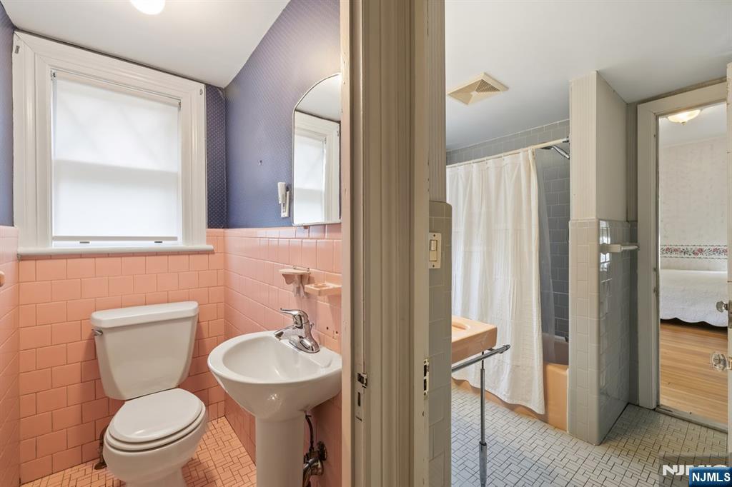 1/2 bath