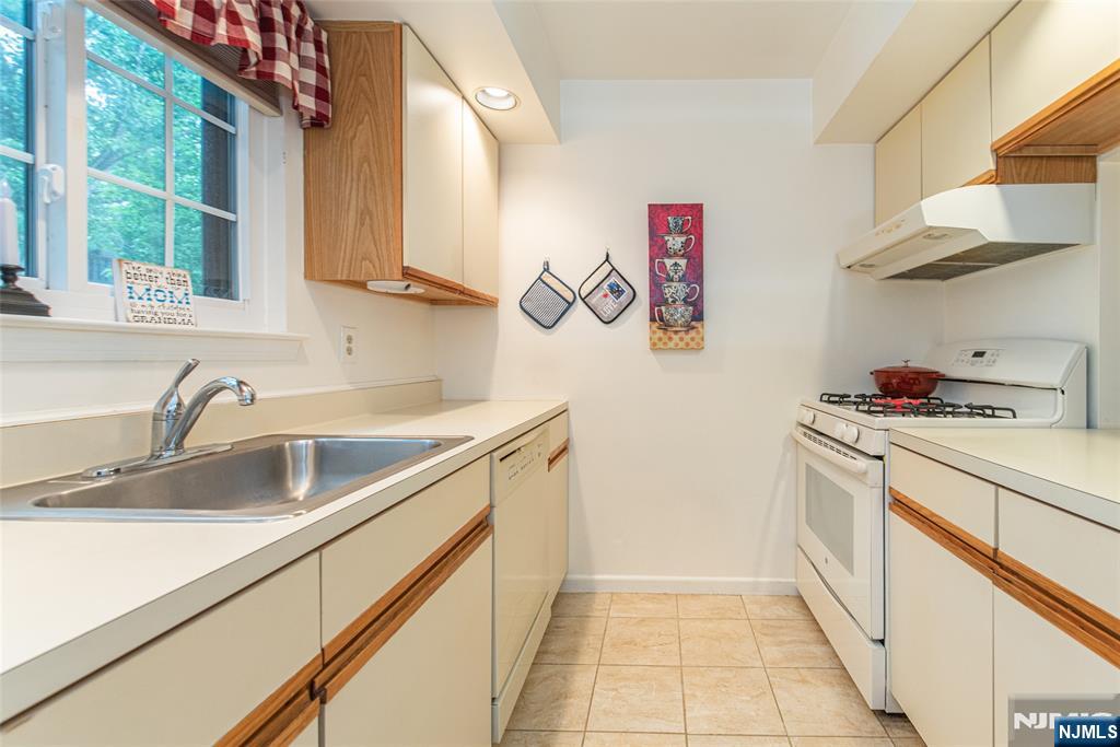 309 Mark Twain Way, Mahwah, NJ 07430 Listing Photo  10