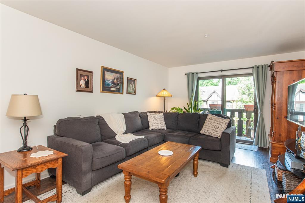 309 Mark Twain Way, Mahwah, NJ 07430 Listing Photo  4