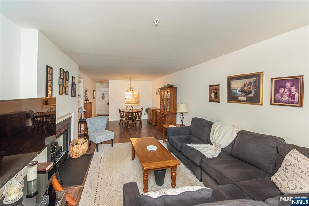 309 Mark Twain Way, Mahwah, NJ 07430 Listing Photo  6