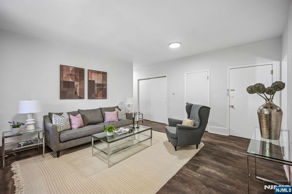 44-46 Gates Avenue - Photo 4