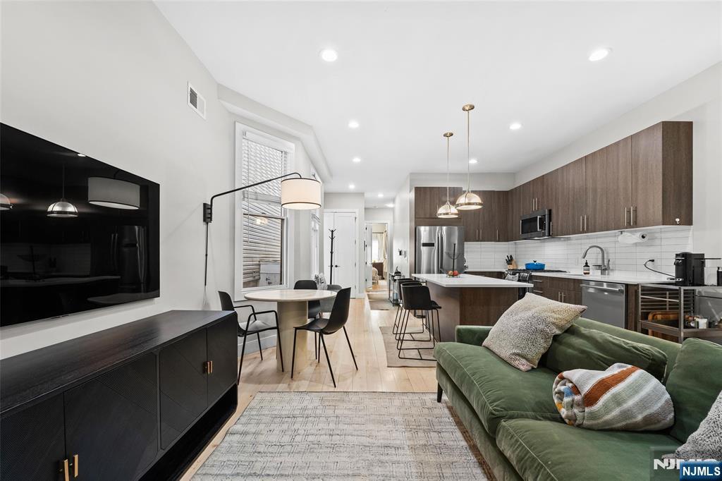 289 Webster Avenue 1a - Photo 2