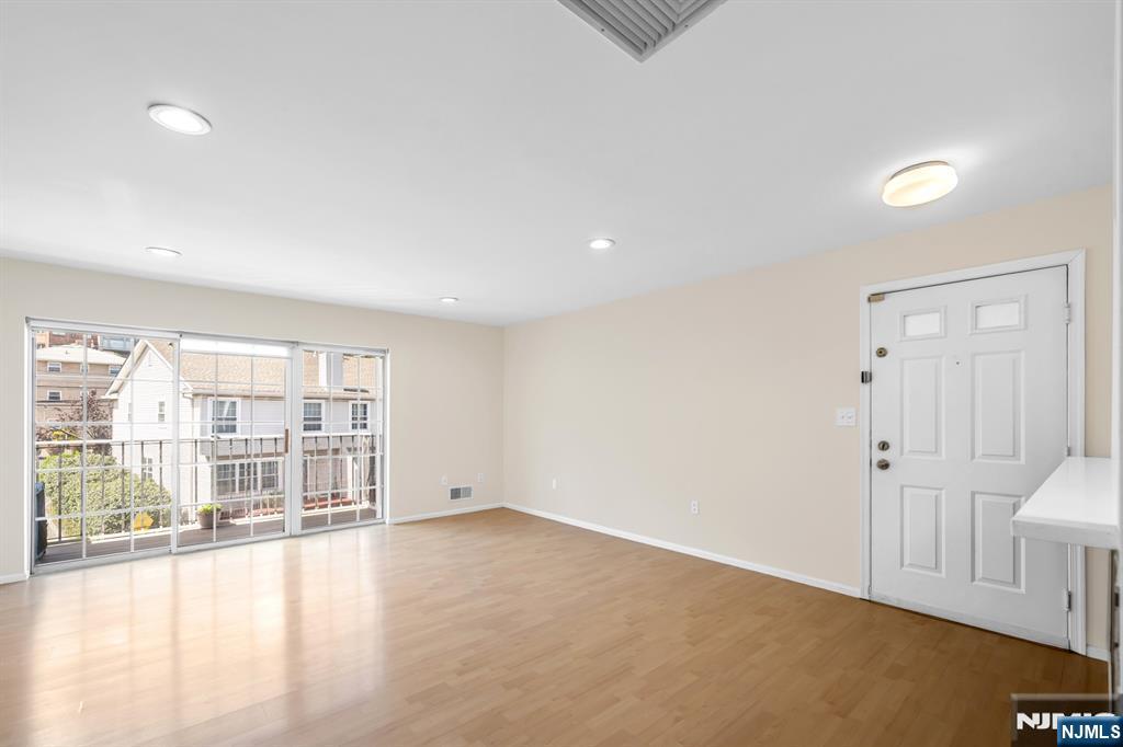 300 Crown Court 523 - Photo 1