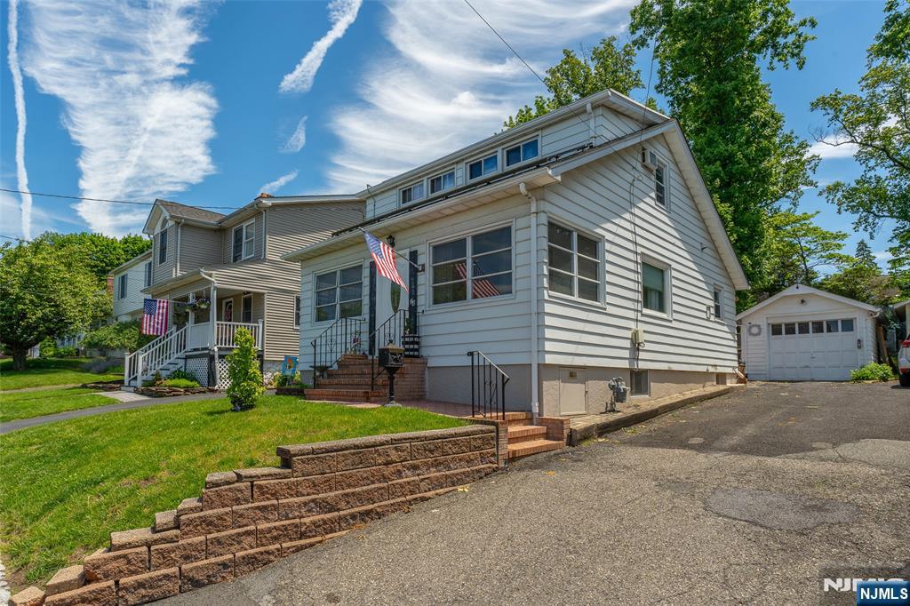 24 Robertson Road - Photo 2