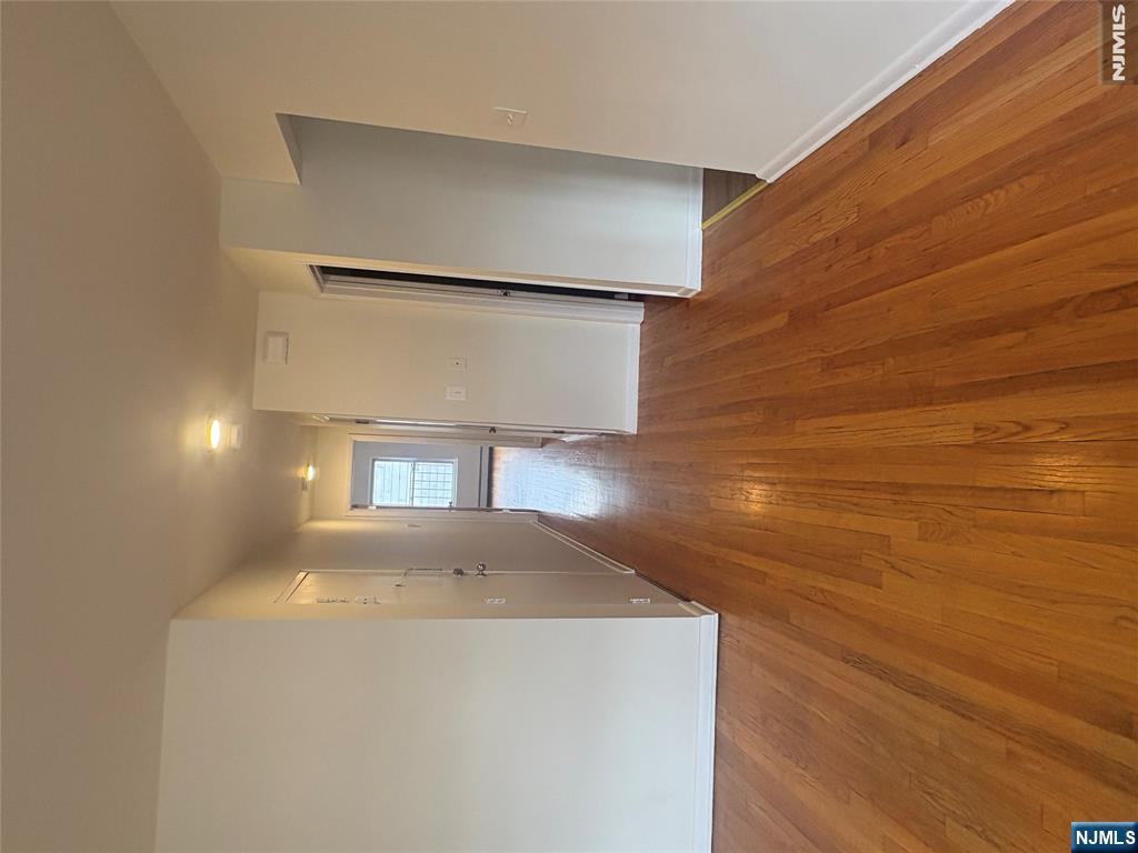 399 Walker Street 1B - Photo 2