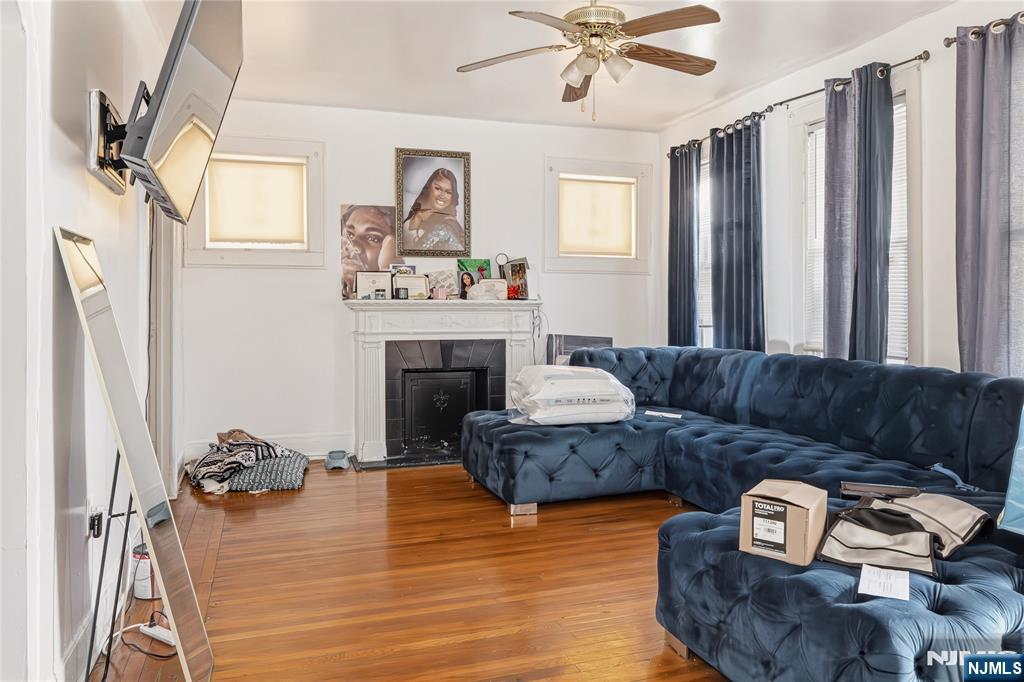 411 15th Street - Photo 3