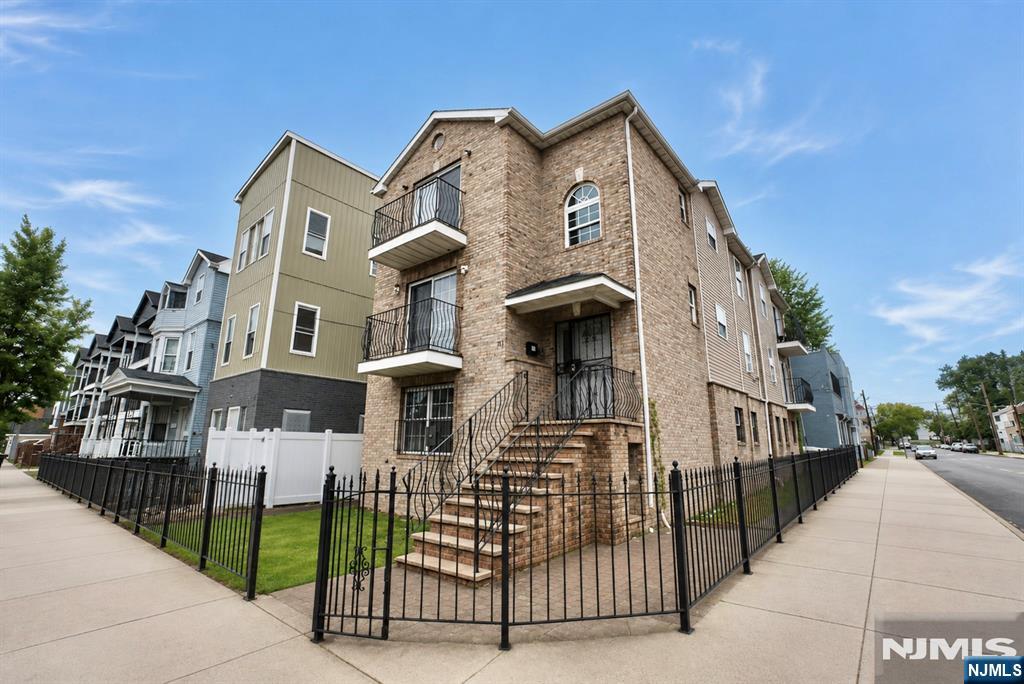 711 S 11th Street - Photo 1