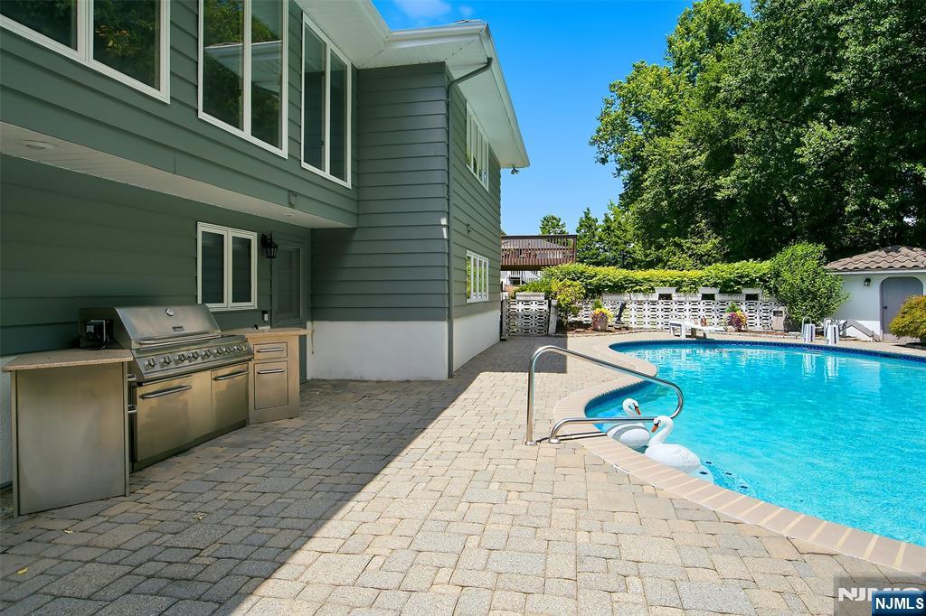 8 Mariani Drive — photo 32