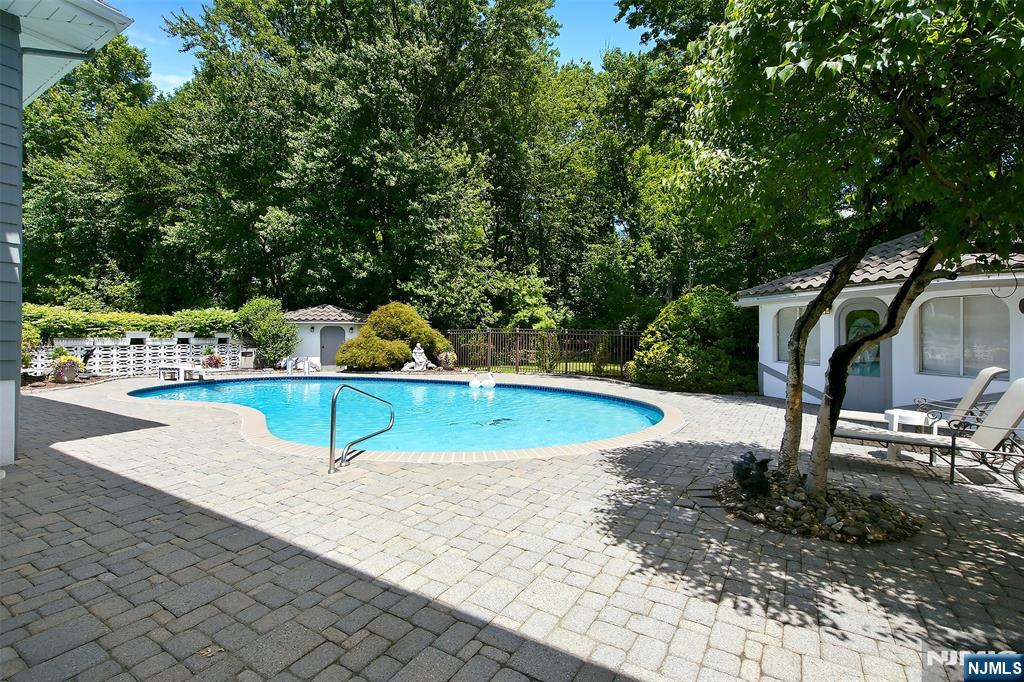 8 Mariani Drive — photo 33