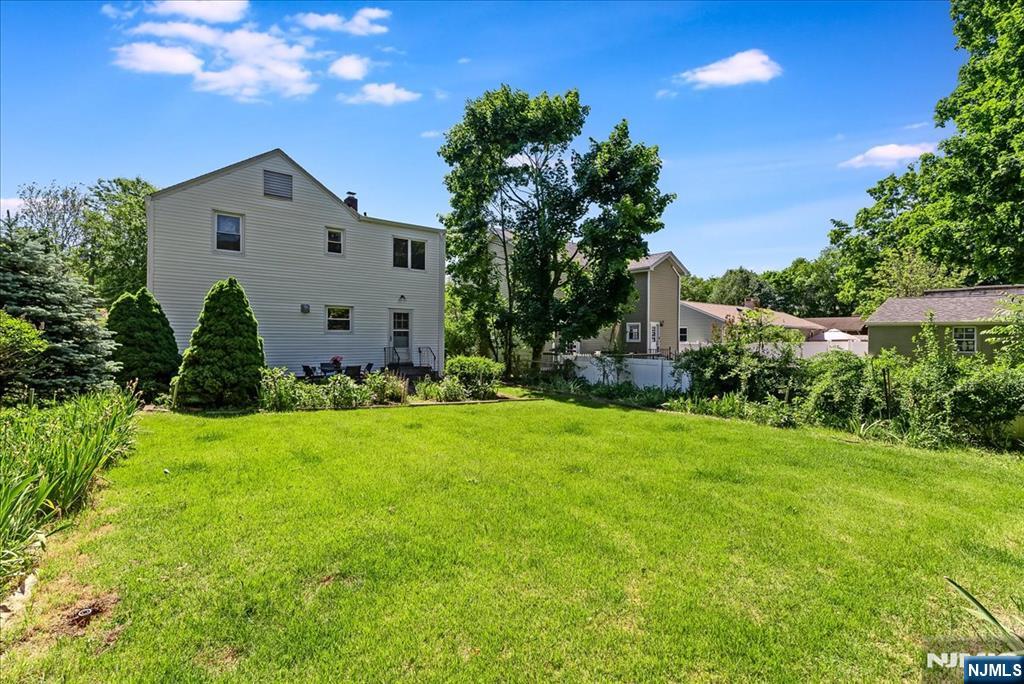 566 Barnett Place, Ridgewood, NJ 07450 Listing Photo  10