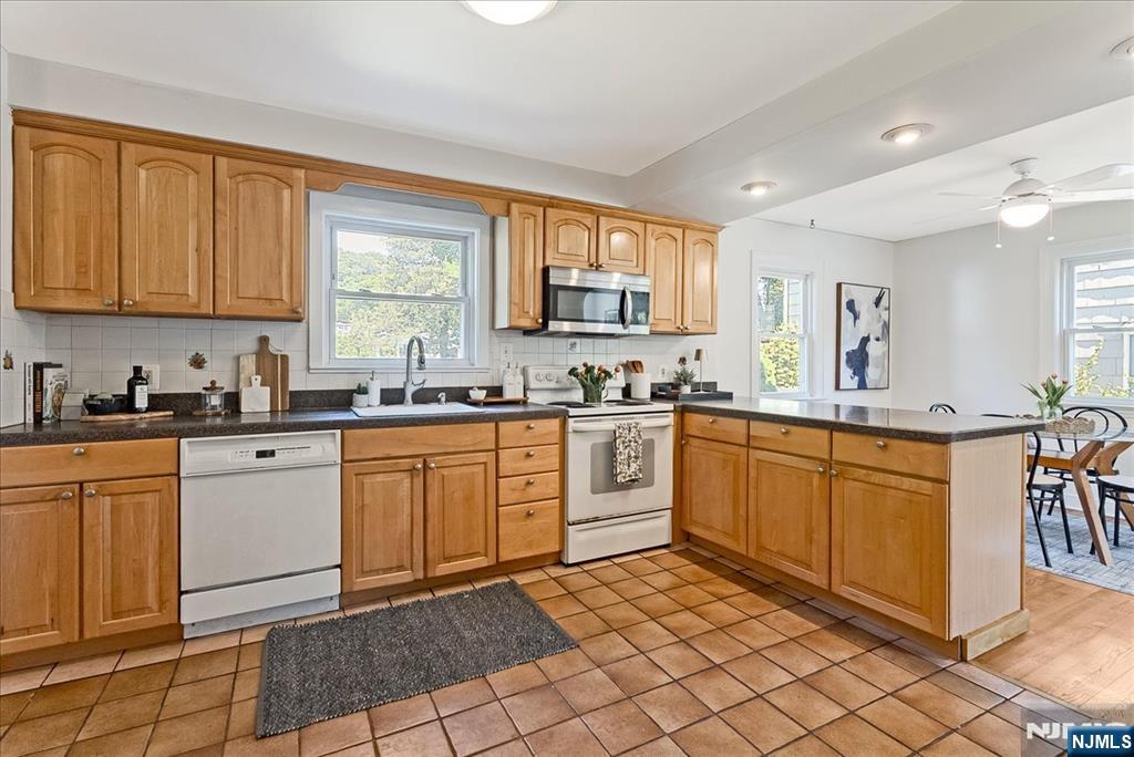 566 Barnett Place, Ridgewood, NJ 07450 Listing Photo  3