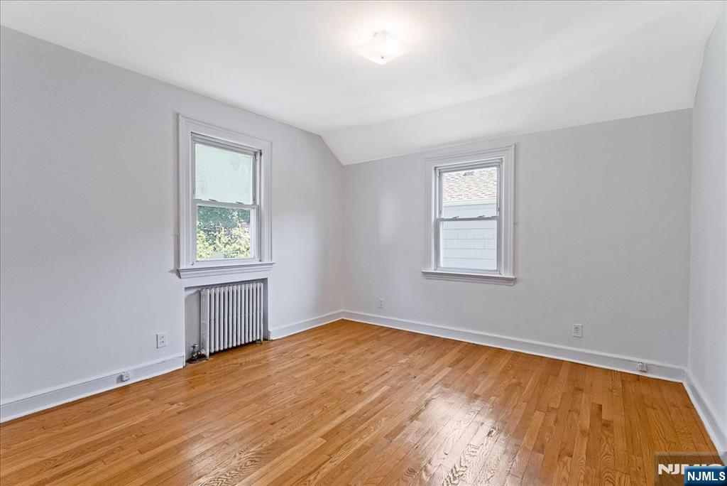 566 Barnett Place, Ridgewood, NJ 07450 Listing Photo  6