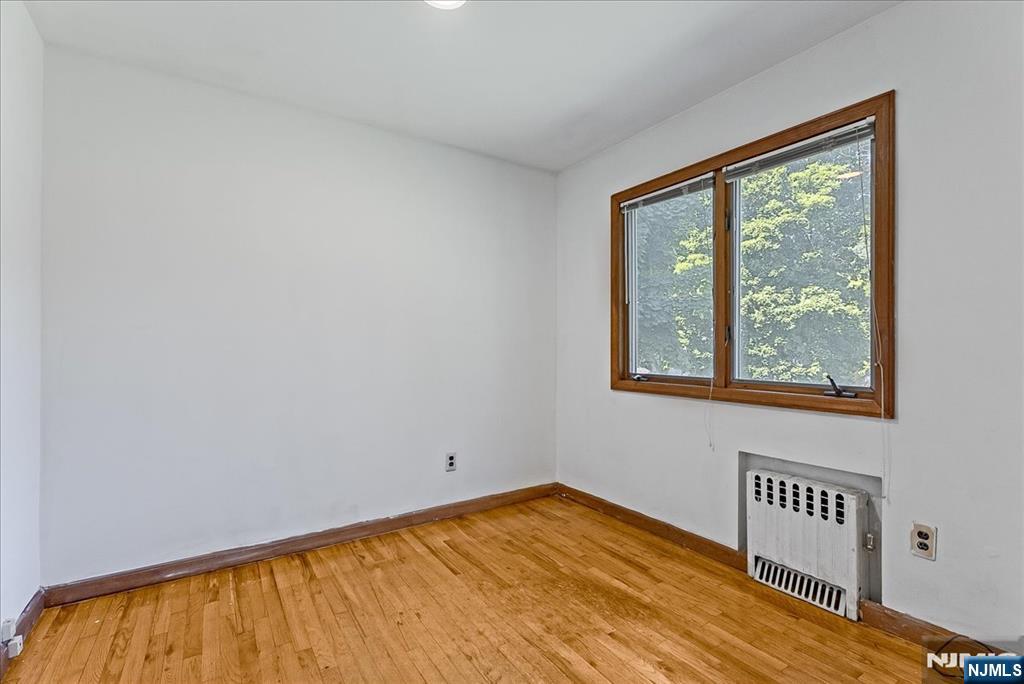 566 Barnett Place, Ridgewood, NJ 07450 Listing Photo  7