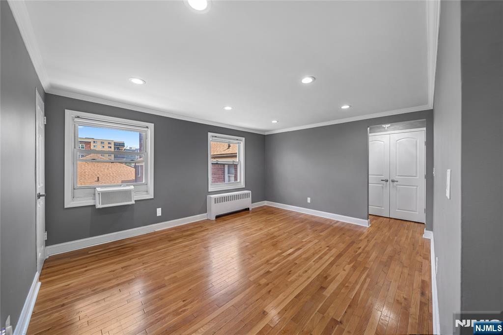 Beautifully Renovated 1-Bedroom Unit Featuring Recessed Lighting