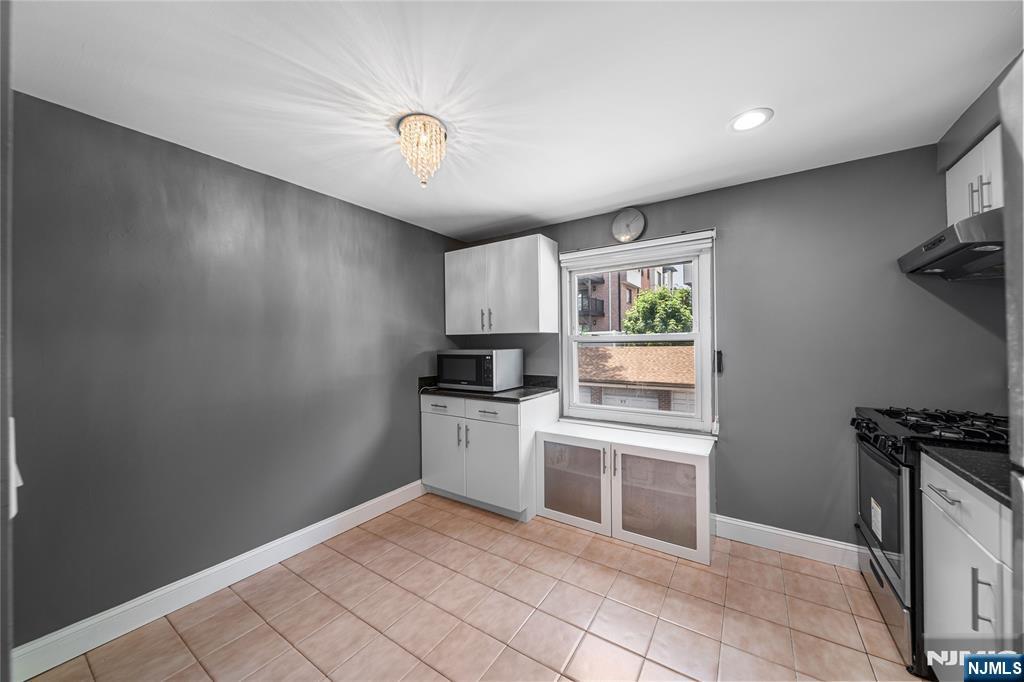 Renovated Modern Eat-In Kitchen
