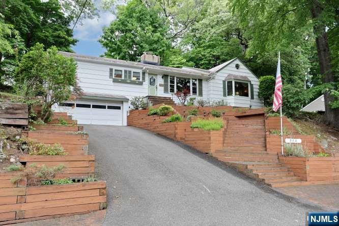 Homes for sale in Midland Park, NJ | 908 N Monroe St, Midland Park, NJ 07450 | MLS# 26019725