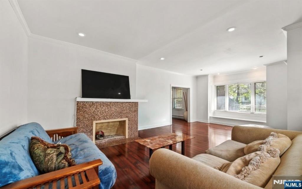 334 Brook Avenue - Photo 5