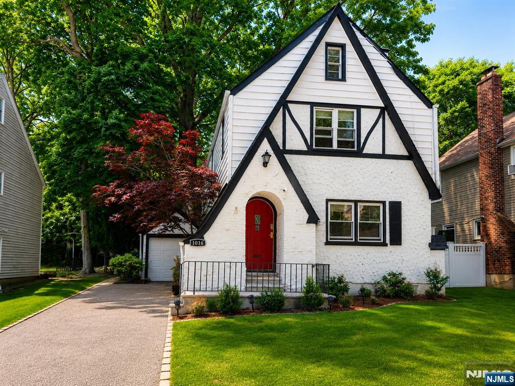 1016 Grace Terrace - Photo 1