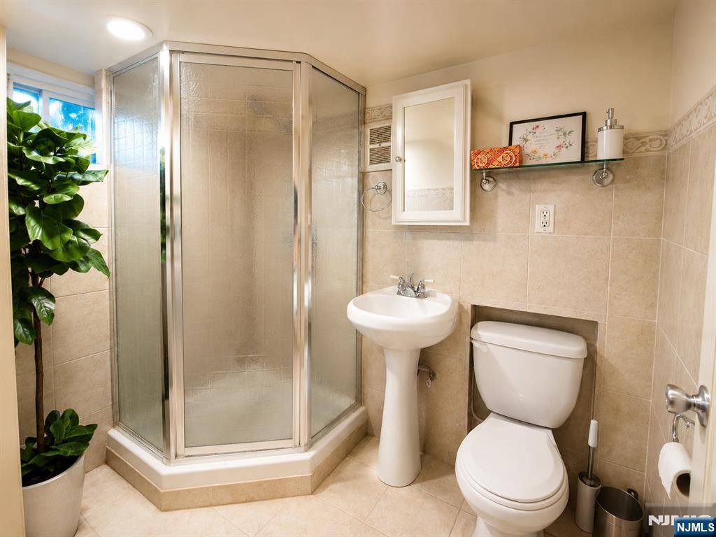 2nd Bathroom