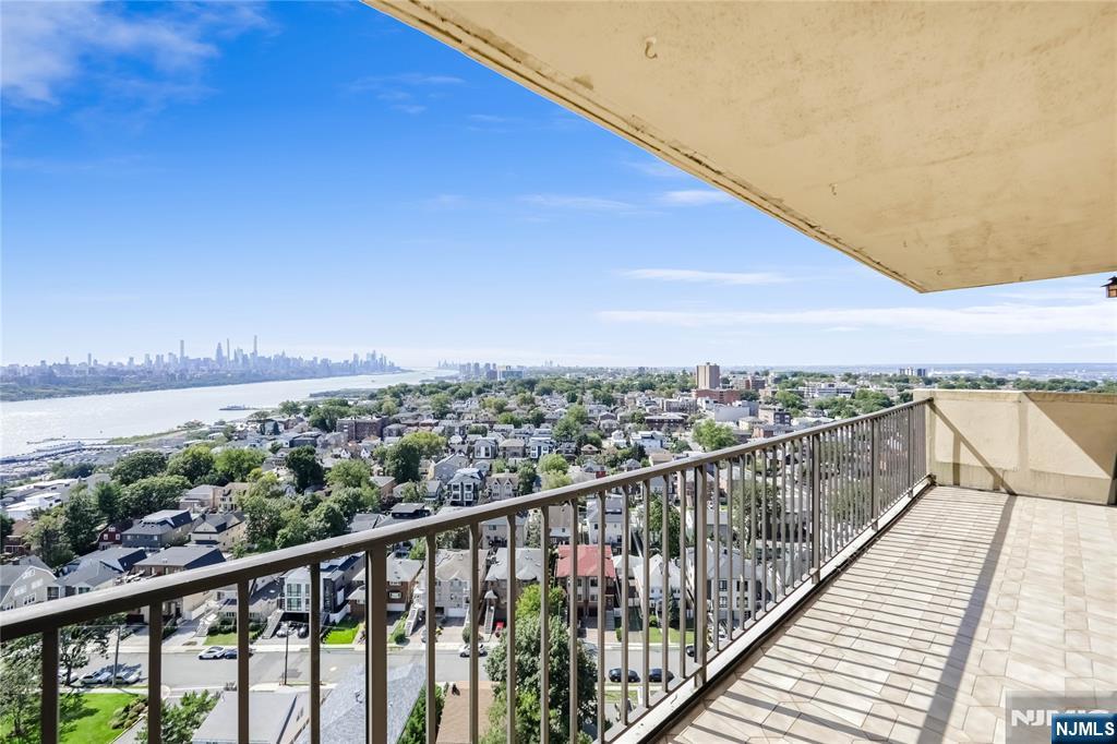 200 Winston Drive 2019 - Photo 2