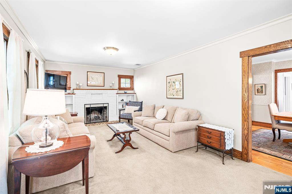 402 Enos Place - Photo 5