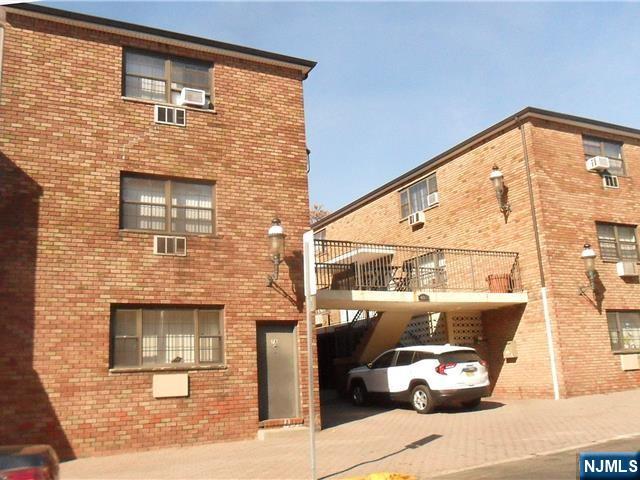 403 Anderson 4 B - Photo 1