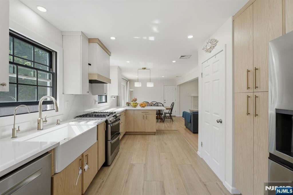 10 Happel Court — photo 12