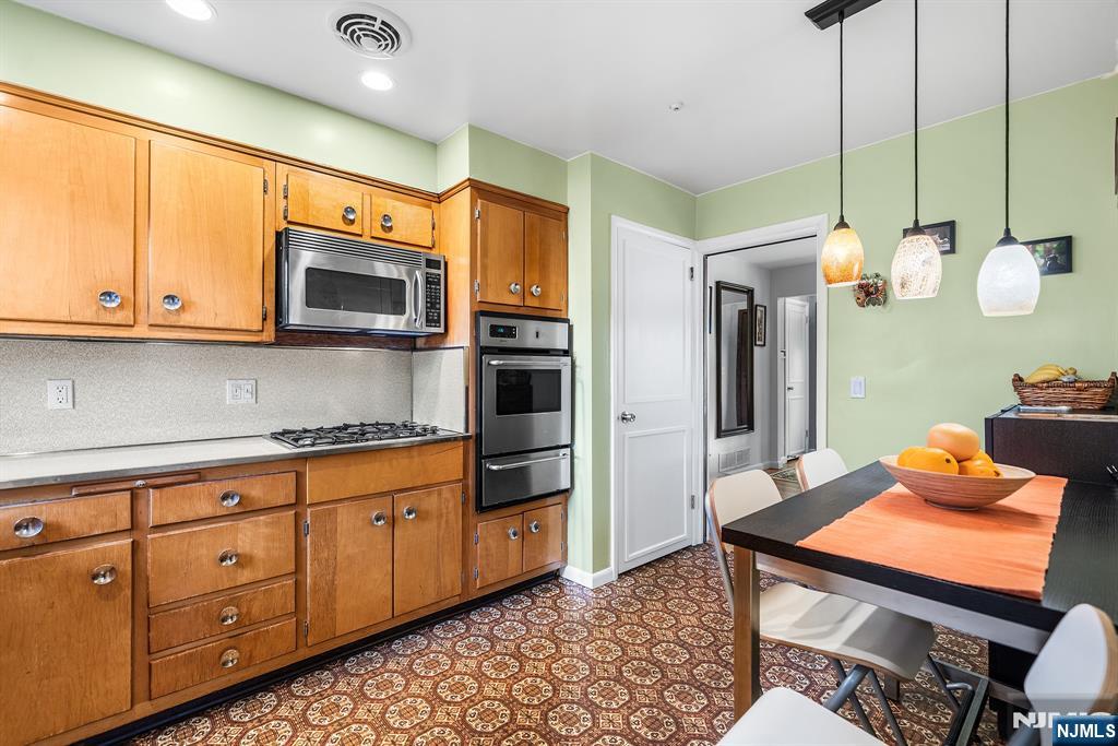 1095 Harvard Place — photo 13