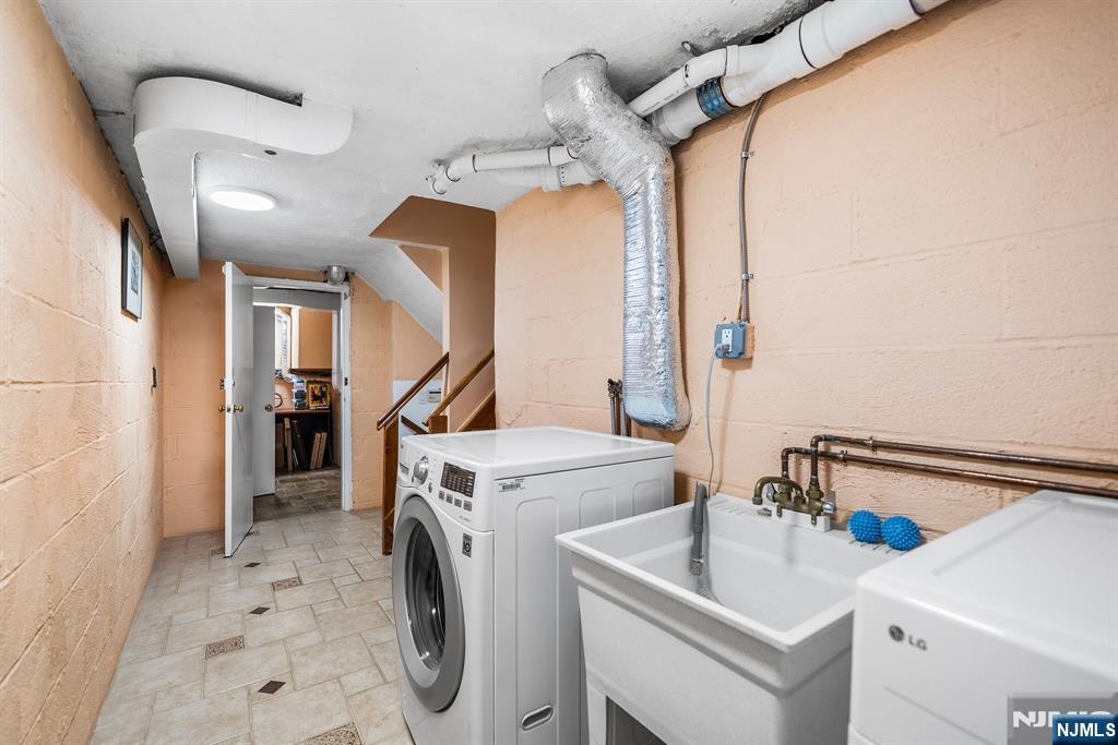 1095 Harvard Place — photo 17