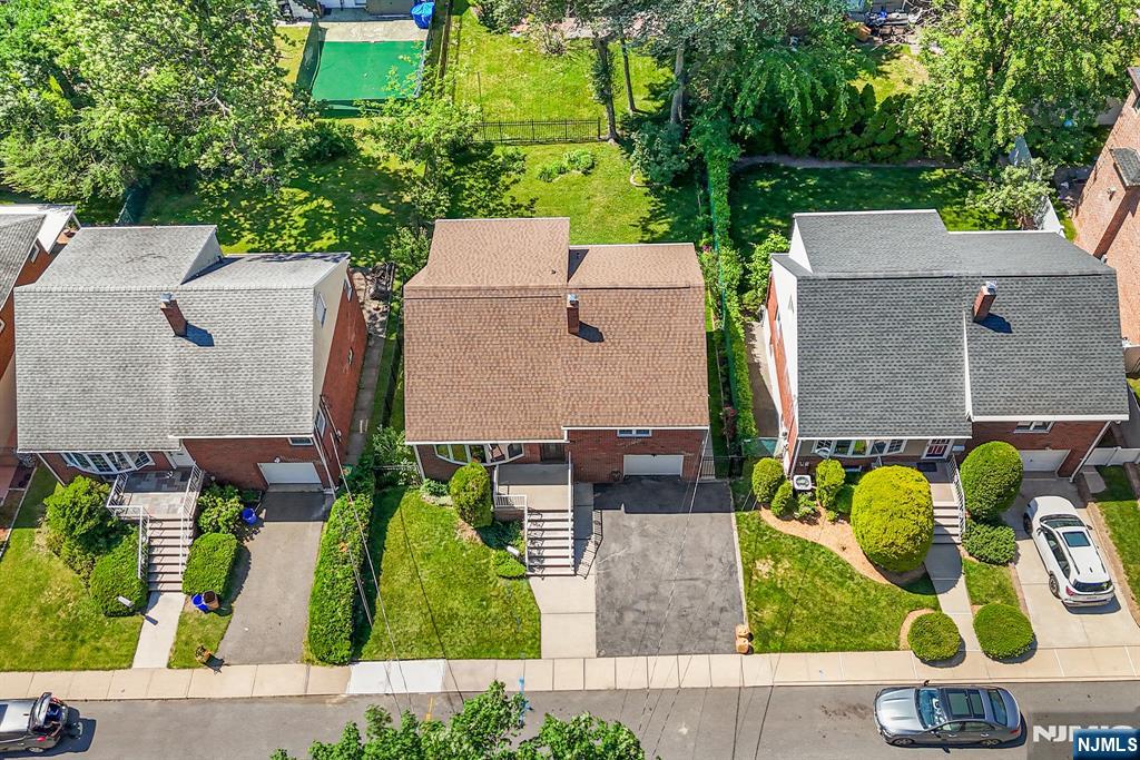 1095 Harvard Place - Photo 3