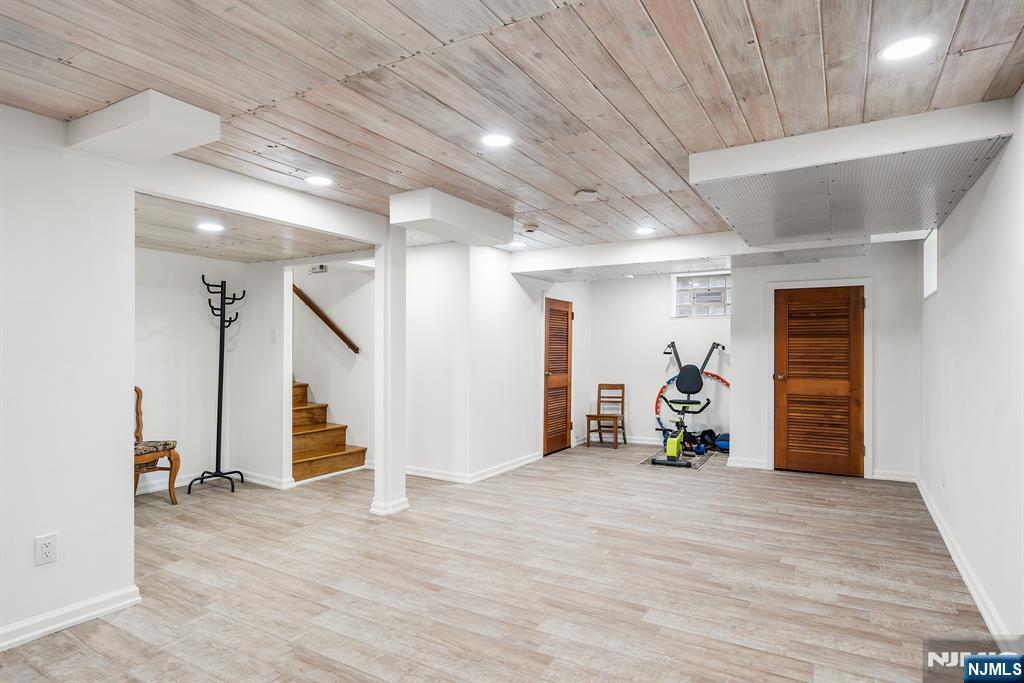 1095 Harvard Place, Fort Lee, NJ 07024 Listing Photo  21