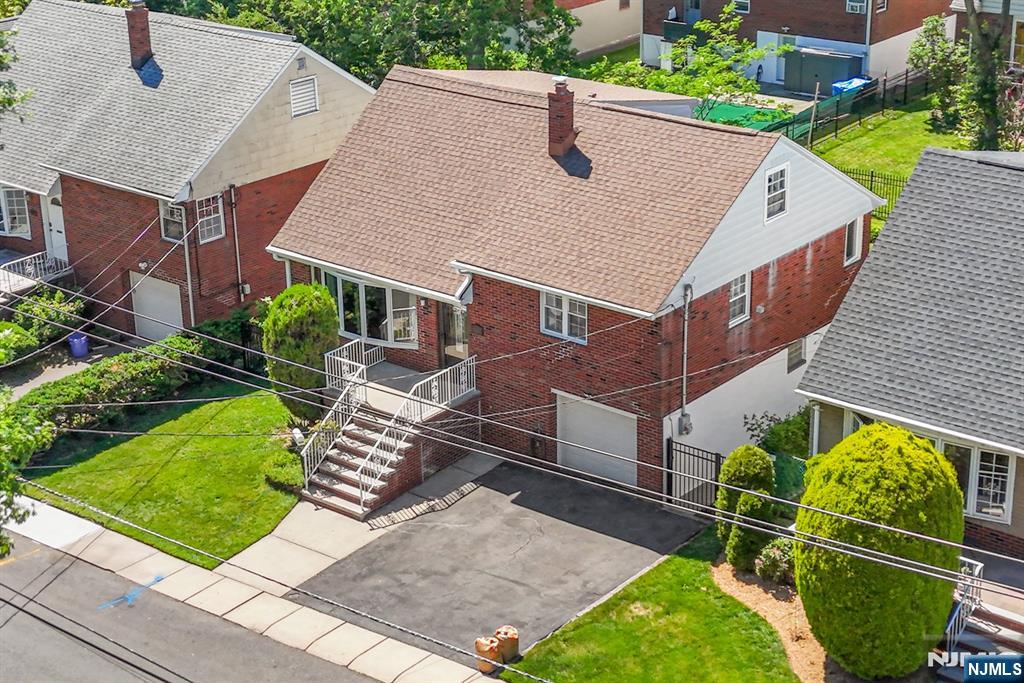 1095 Harvard Place - Photo 4