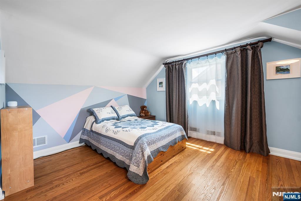 1095 Harvard Place — photo 33
