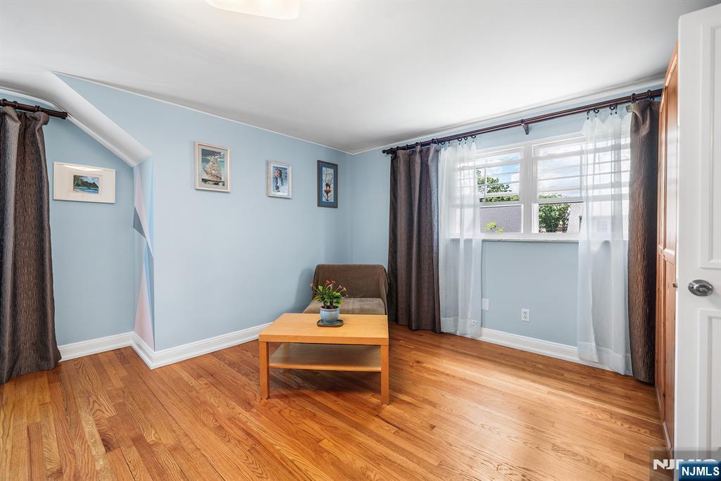 1095 Harvard Place — photo 34