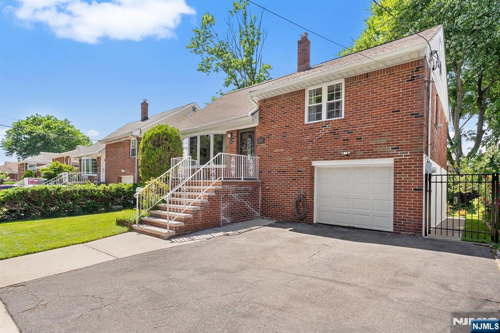 1095 Harvard Place - Photo 5