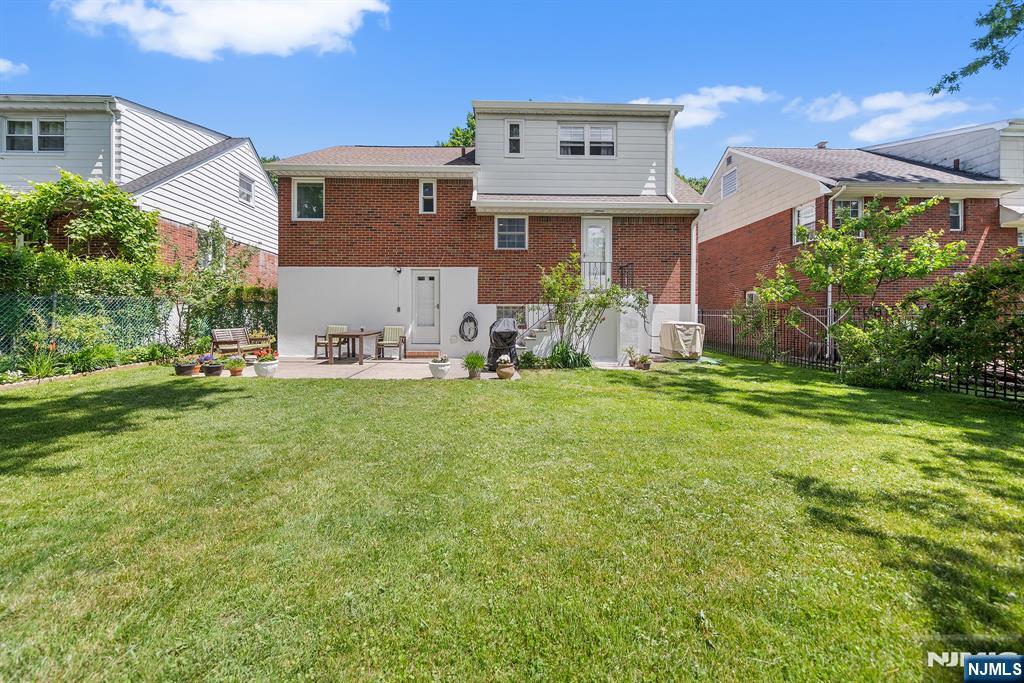 1095 Harvard Place — photo 42